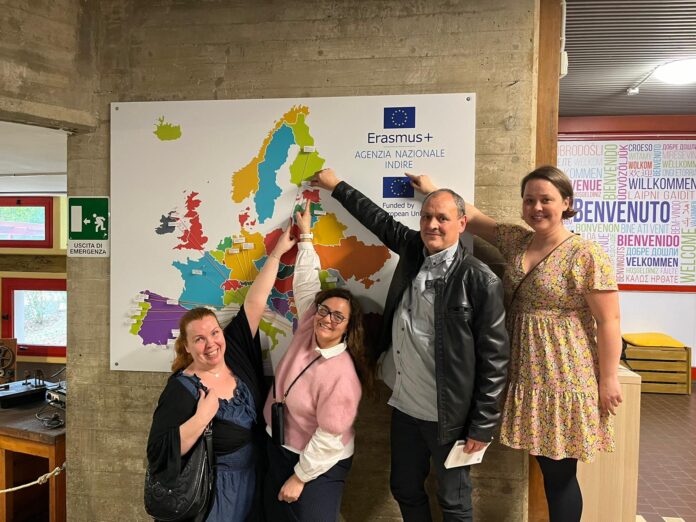 Il preside Sergio Brandi con le tre docenti finlandesi (mappa relazioni Erasmus scuola)