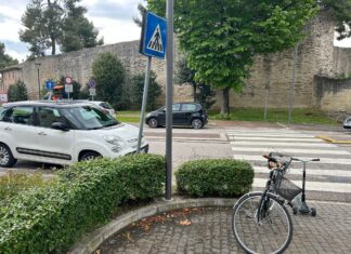 Fano, bambino e due adulti investiti sulle strisce. L’automobilista è ripartito subito