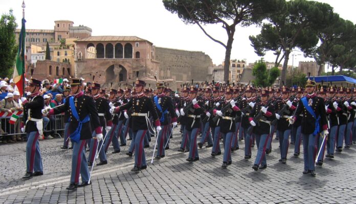 Cadetti dell' Accademia militare Modena alla sfilata 2 giugno