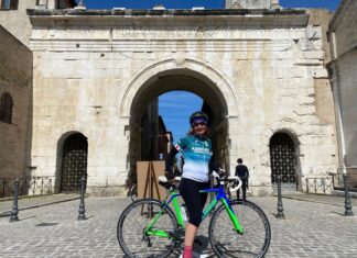 Il Giro d’Italia arriva a Fano. Vetrine in rosa grazie a Confcommercio