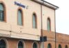 Fano, si sdraia sui binari in stazione: salvato dai carabinieri