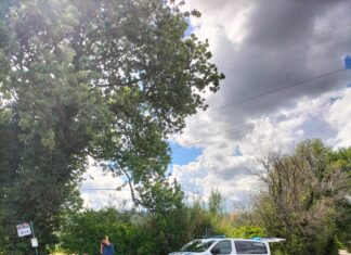 Fano, urto auto-moto in strada del Cimitero: centauro a terra