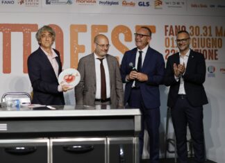 Serata magica al Lido con lo show in cucina di Circiello, il talk di Sergio Rubini e la consegna del primo premio Lanterna Azzurra Fano a Maria Lucia De Nicoló