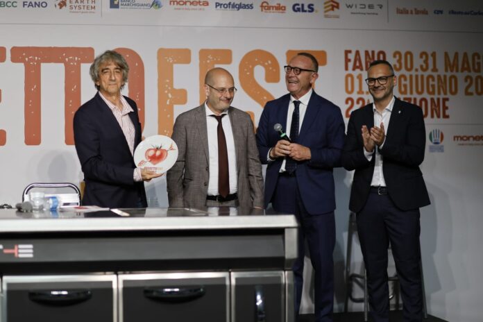 Sergio Rubini con i vertici di Confesercenti Pesaro Urbino e Fano
