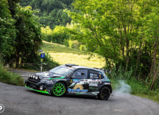 Rally Bianco Azzurro griffato da Alessio Pisi