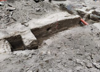 Scavi in piazza Costa a Fano: altri rinvenimenti. Un ambiente pavimentato in mosaico bianco e nero