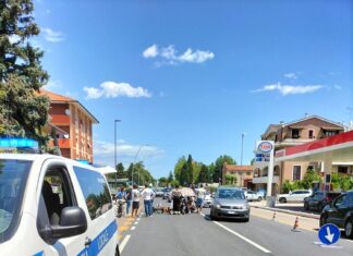 Fano, scontro auto-bici: il ferito a terra per circa 30 minuti