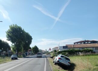 Fano, automobile fuori strada a Metaurilia