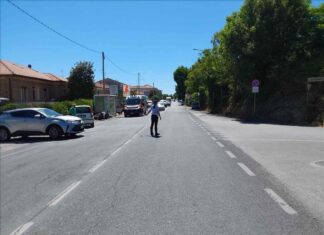 Fano, scontro auto-moto. Il centauro in codice giallo