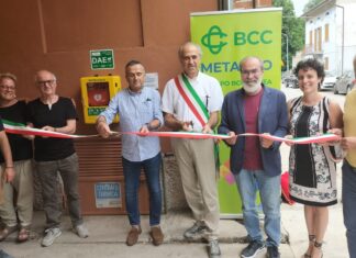 Defibrillatore donato dalla Bcc Metauro a Monteguiduccio