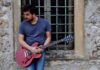 Il cantautore unòrsominòre. in concerto a Saltara