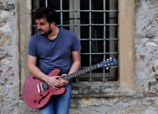 Il cantautore unòrsominòre. in concerto a Saltara