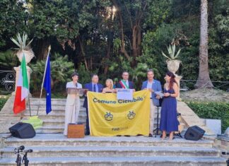 Consegnate 18 Bandiere Gialle Fiab ai comuni ciclabili: ci sono anche Fano, Pesaro e Urbania