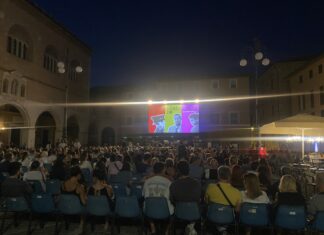 CineFortunae arriva in piazza XX Settembre celebrando Marcello Mastroianni e Marlon Brando a 100 anni dalla nascita