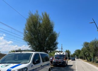 Fano, sedicenne cade dal motorino: in ospedale