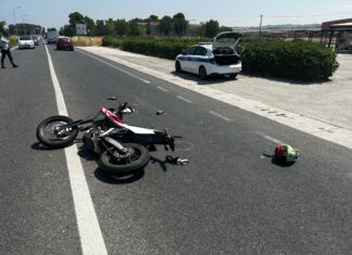 Fano, schianto sulla Statale Sud. Giovane centauro in pericolo di vita