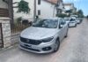 Fano, auto sperona tre vetture in sosta procedendo a zig zag