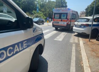 Fano, scontro bici-autocarro, in ospedale ciclista di 15 anni