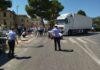 Ciclista fanese si scontra con un autotreno