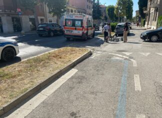 Fano, urto auto-bici sul controviale Gramsci. Ferito il ciclista
