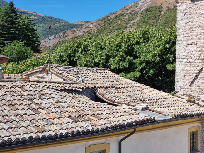 Tetto ala convento San Nicolò su via Celli - Foto A. Mazzacchera 2022