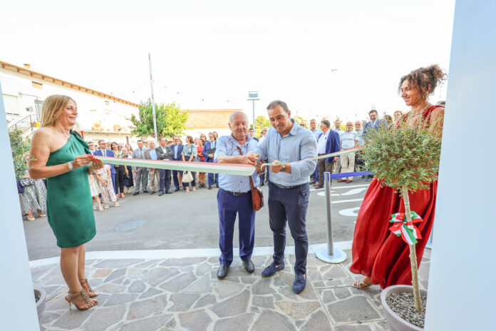 4 taglio nastro