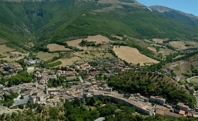 CENTRO-STORICO-con-ROCCA-COLMATRANO-a-destra-by-Maurizio-Tansini