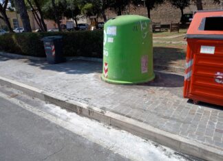 Fano, conferimento scorretto. Aset: “Olio motore finisce sul marciapiede in viale XII Settembre”