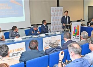 Il presidente Acquaroli all’Assemblea Congressuale di Anci Marche: “Sfruttare al meglio le risorse disponibili per garantire sviluppo e competitività”
