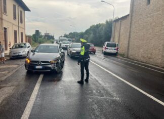Fano, guidava con la patente scaduta. Scoperta dopo un incidente