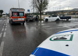 Fano, scontro tra due vetture. Ferita ventenne di Colli