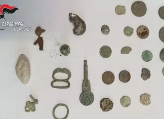 Fossombrone, sorpreso con metal detector in area archeologica, denunciato. Aveva rinvenuto numerose monete