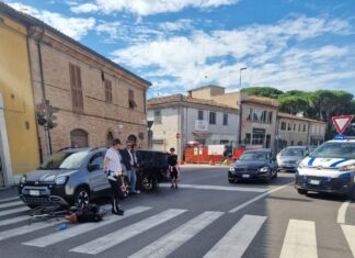 Fano, scontro auto-bici, ottantenne in ospedale