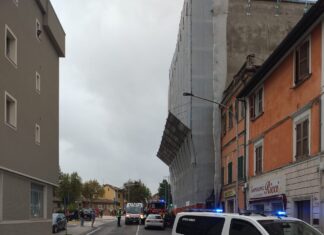 Fano, scontro auto-moto: centauro in codice rosso