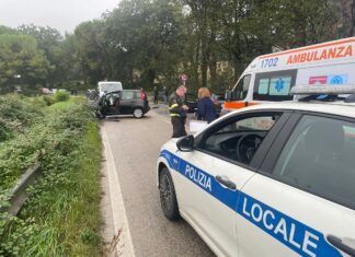 Fano, sbandata e scontro: feriti due automobilisti. Uno è in codice rosso