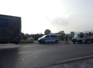 Fano, olio motore su via Toniolo: interviene ditta specializzata