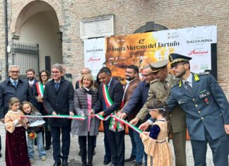 Tagliato il nastro della 42esima Mostra del Tartufo di Apecchio. Oggi arrivano i Matia Bazar