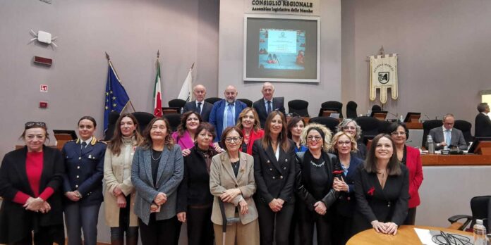 Aula-seduta-25-novembre-foto-con-relatrici-e-consiglieri