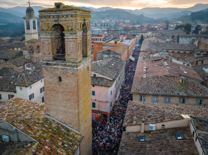 Festa della Befana Folla sul Corso