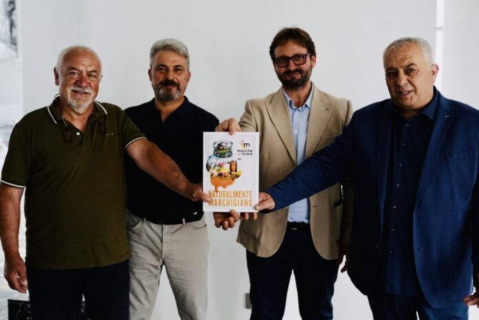 4 Presidenti dei Consorzi apistici Marche 1 foto