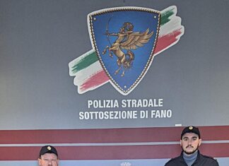 Tre panetti di cocaina nel cruscotto dell’auto; giovane arrestato dalla Polizia a Fano