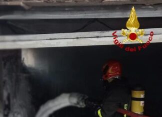 In fiamme un appartamento a San Lorenzo in Campo: famiglia di quattro persone evacuata