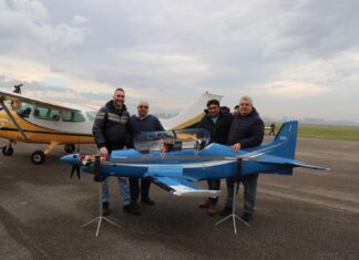 Fano, calano in paracadute le Befane dell’aeroporto