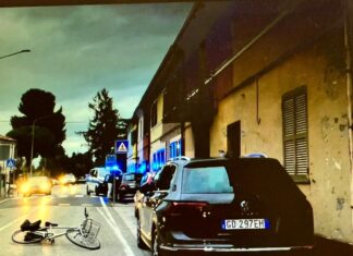 Fano, ciclista urtata dalla portiera di un’automobile in sosta. Trasportata in codice rosso all’ospedale