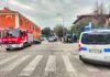 Fano, carambola a due: auto contro il palo della segnaletica
