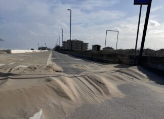 Fano, nuova ondata di maltempo mette a dura prova le spiagge