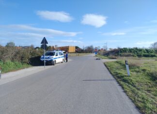 Fano, anziana ciclista in codice rosso. Scontro bicicletta-autocarro