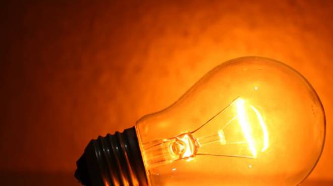 energia-elettrica-lampadina-261600.660x368