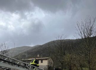 Cantiano, coppia soccorsa dai vigili del fuoco. Era rimasta isolata a causa del maltempo