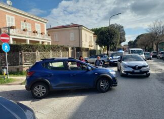 Fano, scontro fra due automobili vicino all’ospedale